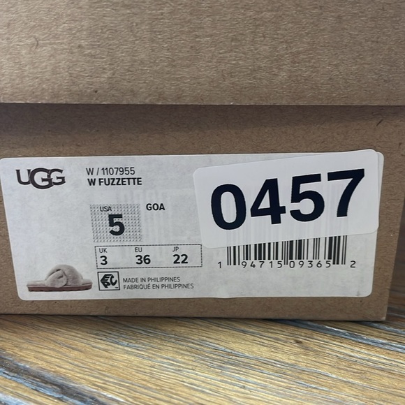 UGG Fuzzette Fluffy Cross Strap Sheepskin Slippers Goat Silver Grey NEW Size 5 - Picture 11 of 11